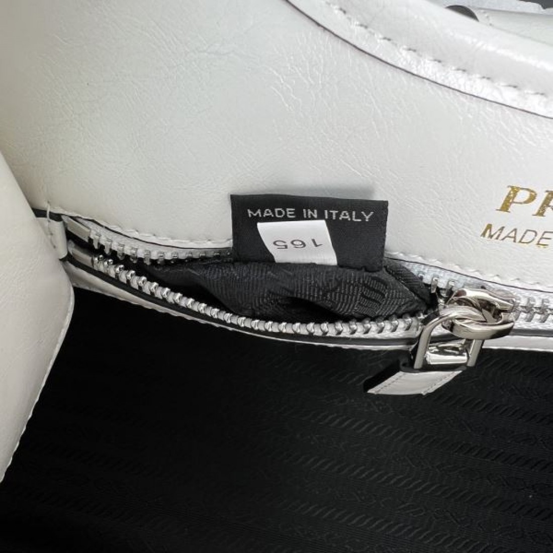 高級路線 落ち着き感 プラダ PRADA コピー トートバッグ 耐久重視 日常対応