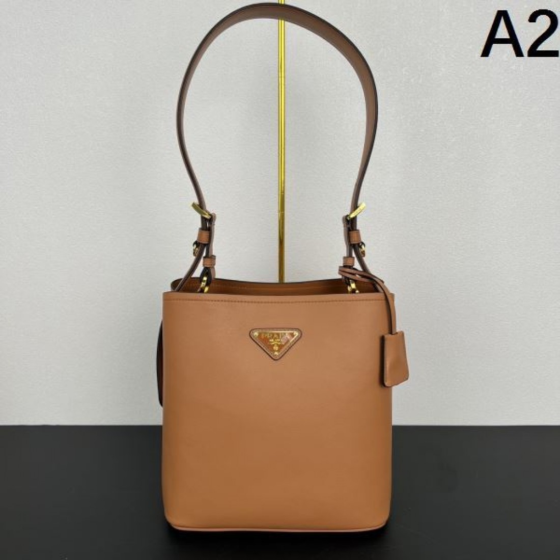 モード系 完成度高 プラダ PRADA コピー トートバッグ 型崩れ防止 長期使用