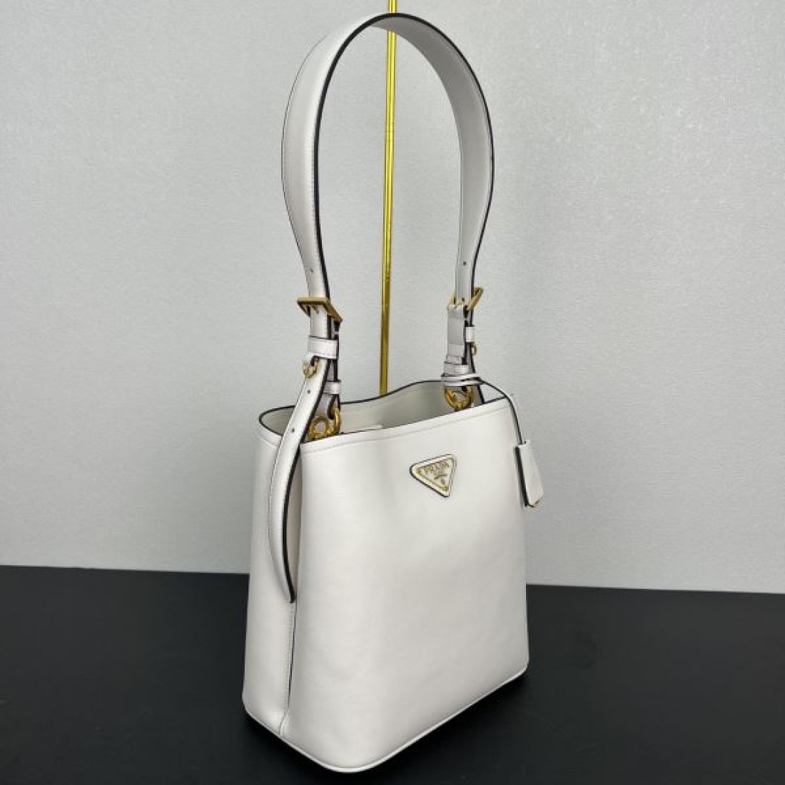 モード系 完成度高 プラダ PRADA コピー トートバッグ 型崩れ防止 長期使用