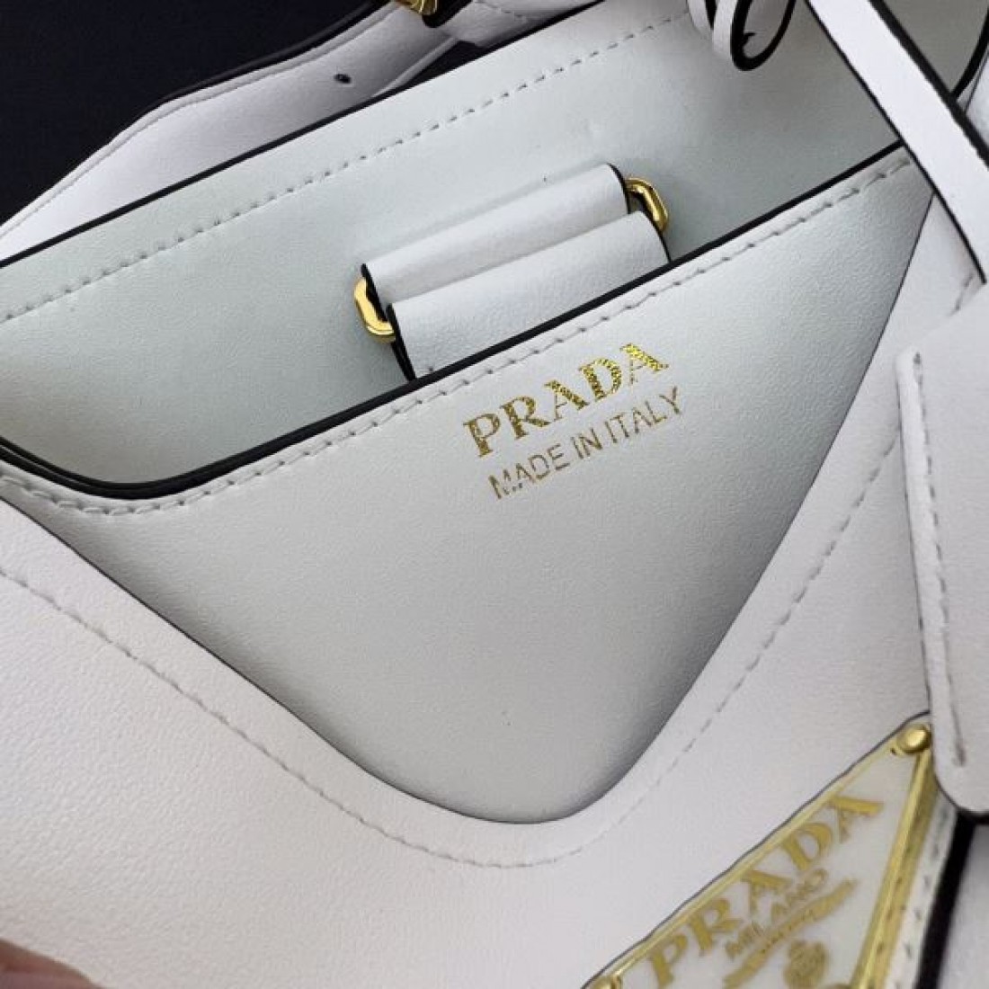 モード系 完成度高 プラダ PRADA コピー トートバッグ 型崩れ防止 長期使用
