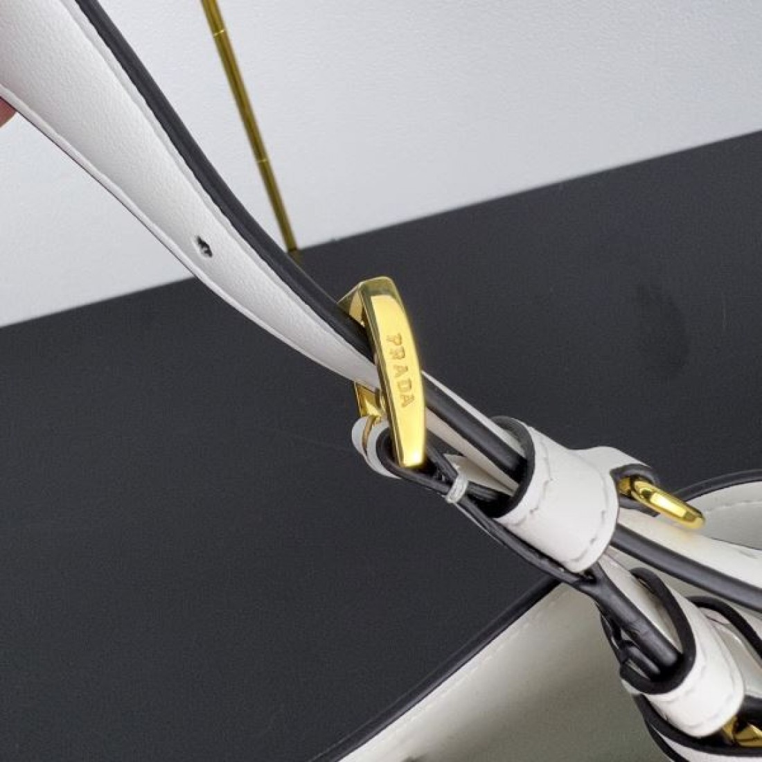 モード系 完成度高 プラダ PRADA コピー トートバッグ 型崩れ防止 長期使用