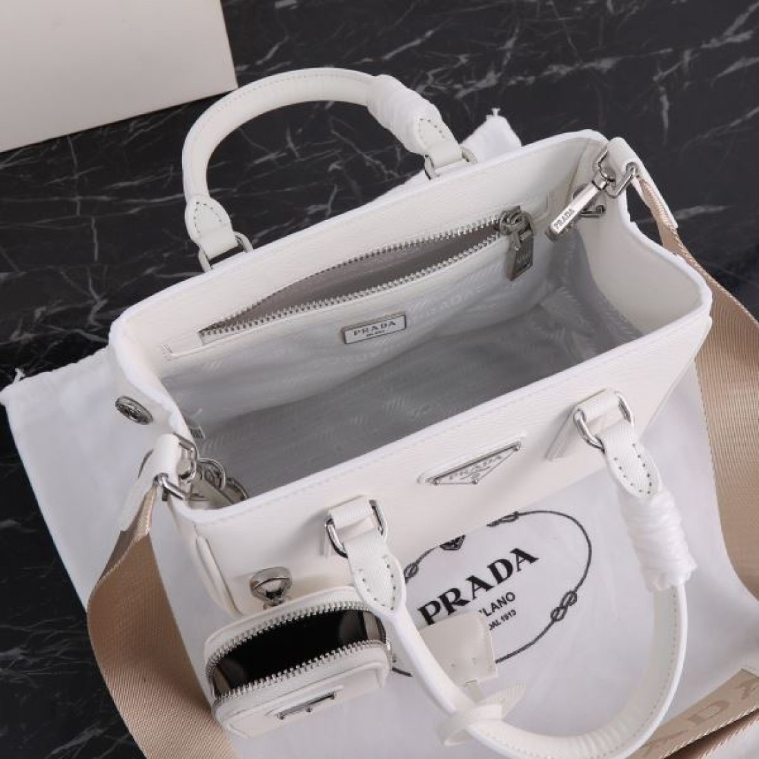 知的印象 シャープ外観 プラダ PRADA コピー トートバッグ 仕上げ丁寧 