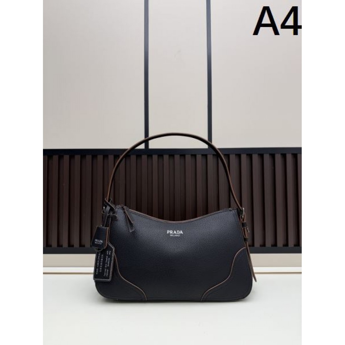 通勤向き 実践派 プラダ PRADA コピー トートバッグ 機能優先 バランス良好