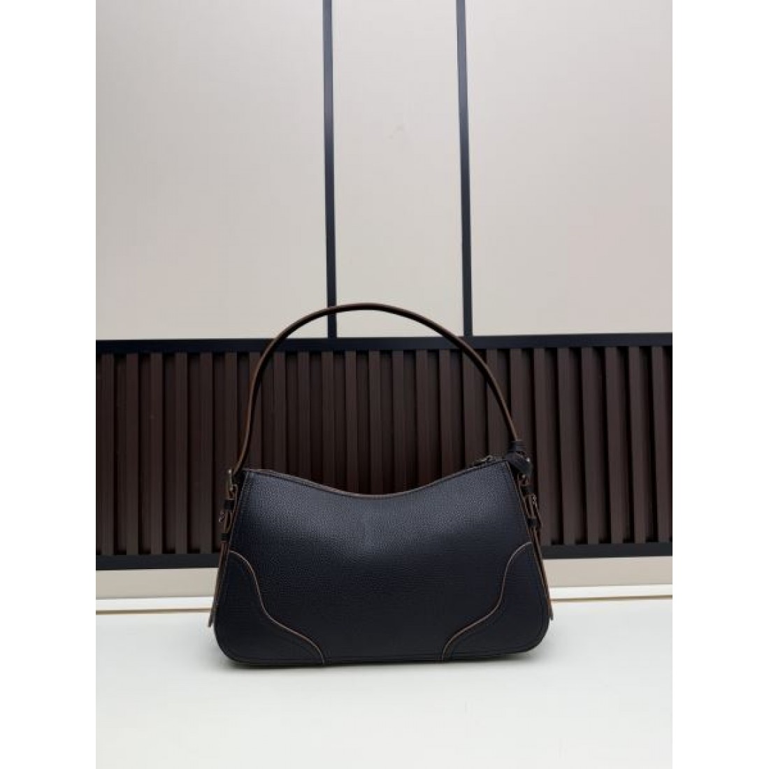 通勤向き 実践派 プラダ PRADA コピー トートバッグ 機能優先 バランス良好