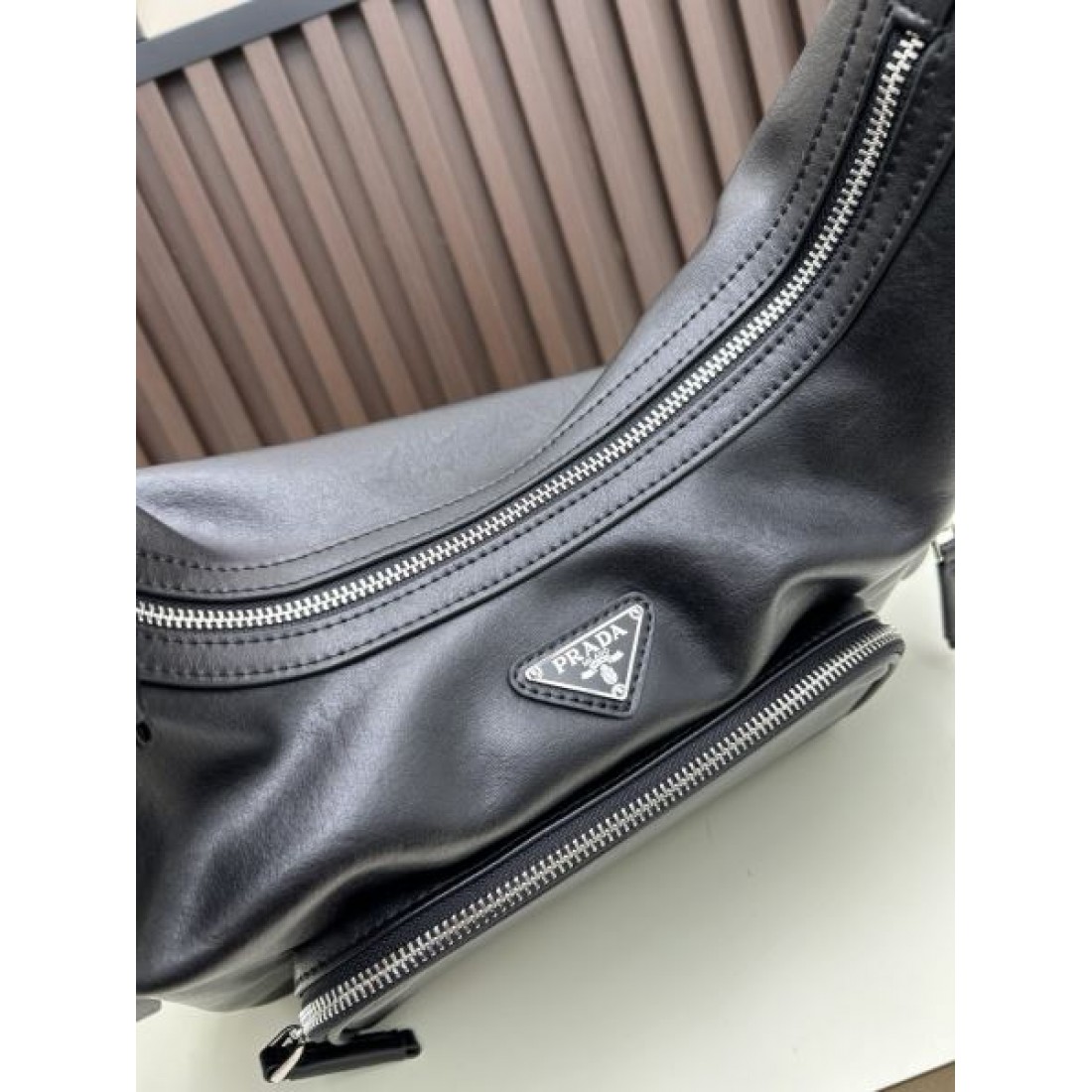 大人仕様 控えめ主張 プラダ PRADA コピー トートバッグ デザイン洗練 