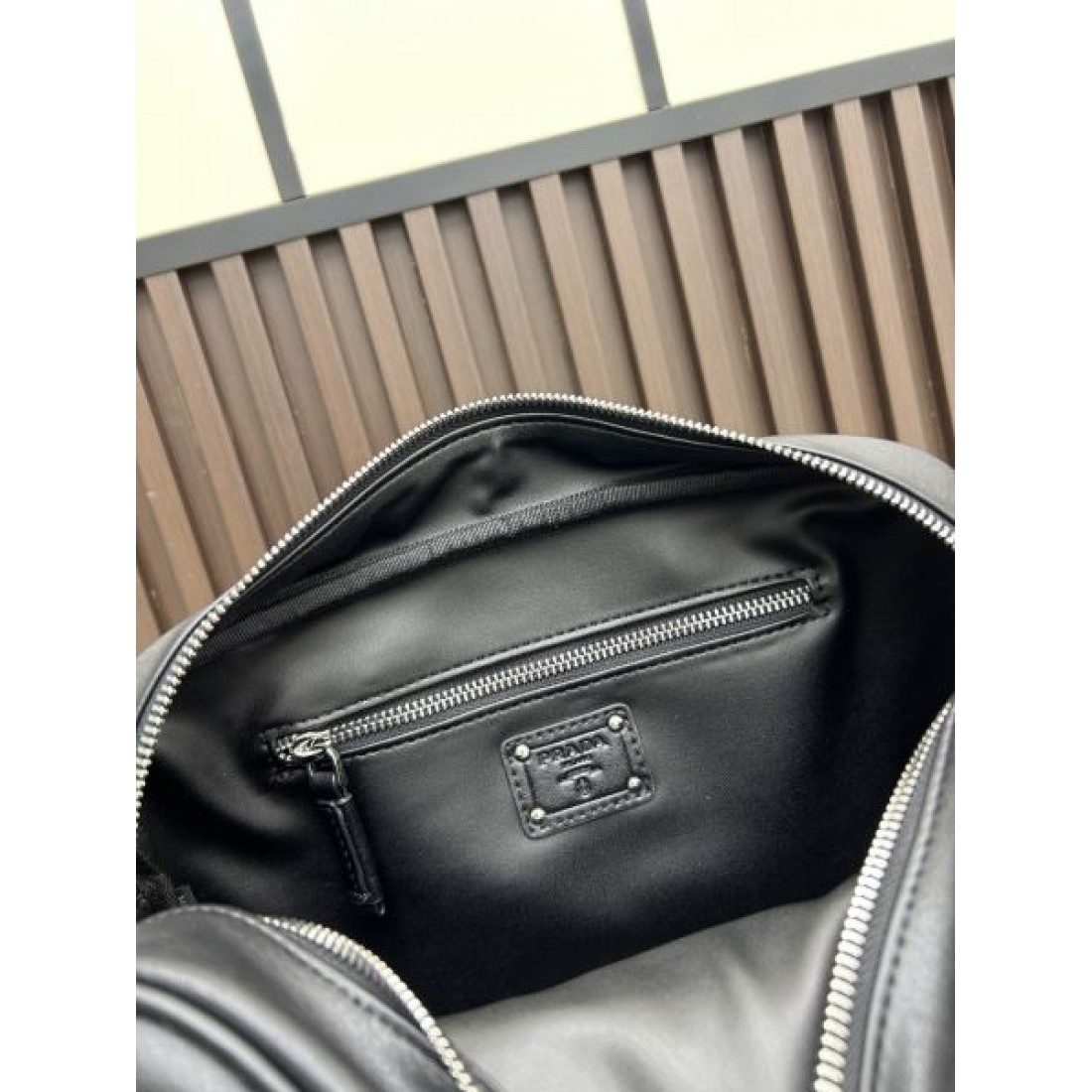 大人仕様 控えめ主張 プラダ PRADA コピー トートバッグ デザイン洗練