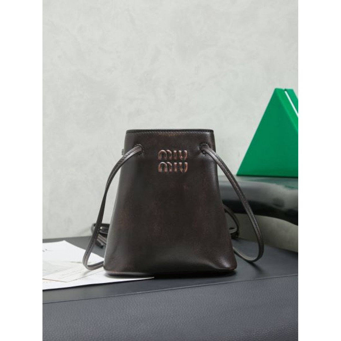 柔らか印象 フェミニン ミュウミュウ MIU MIU コピー バックパック 軽量設計 使い勝手良好