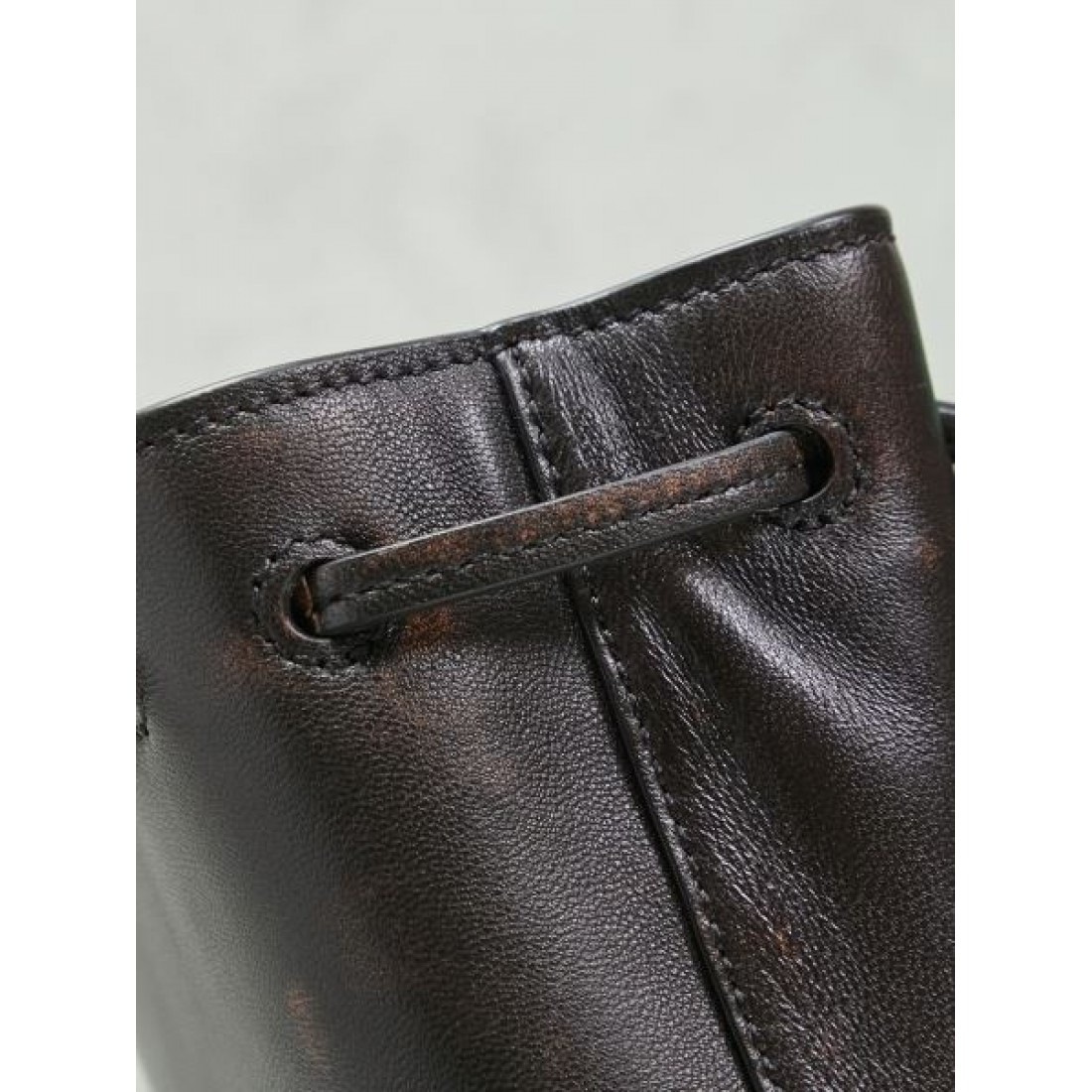 柔らか印象 フェミニン ミュウミュウ MIU MIU コピー バックパック 軽量設計 使い勝手良好