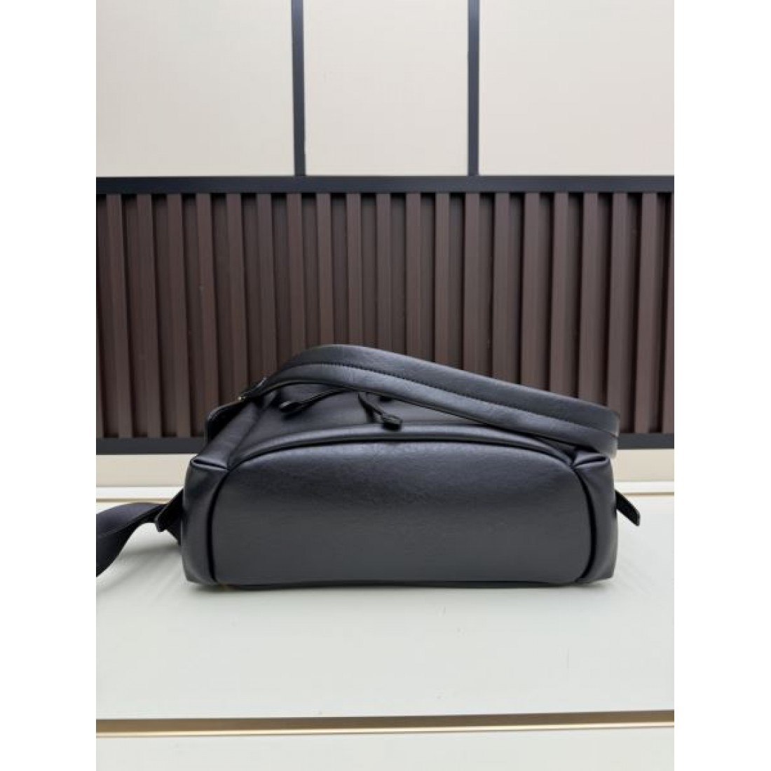 高機能型 シャープ印象 プラダ PRADA コピー バックパック 品質重視 洗練構造