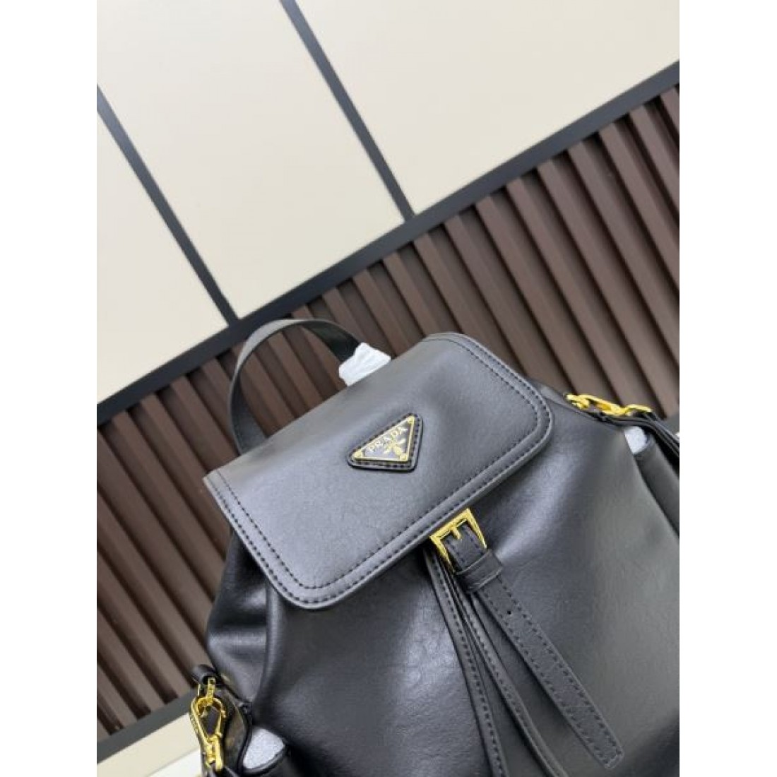 高機能型 シャープ印象 プラダ PRADA コピー バックパック 品質重視 洗練構造