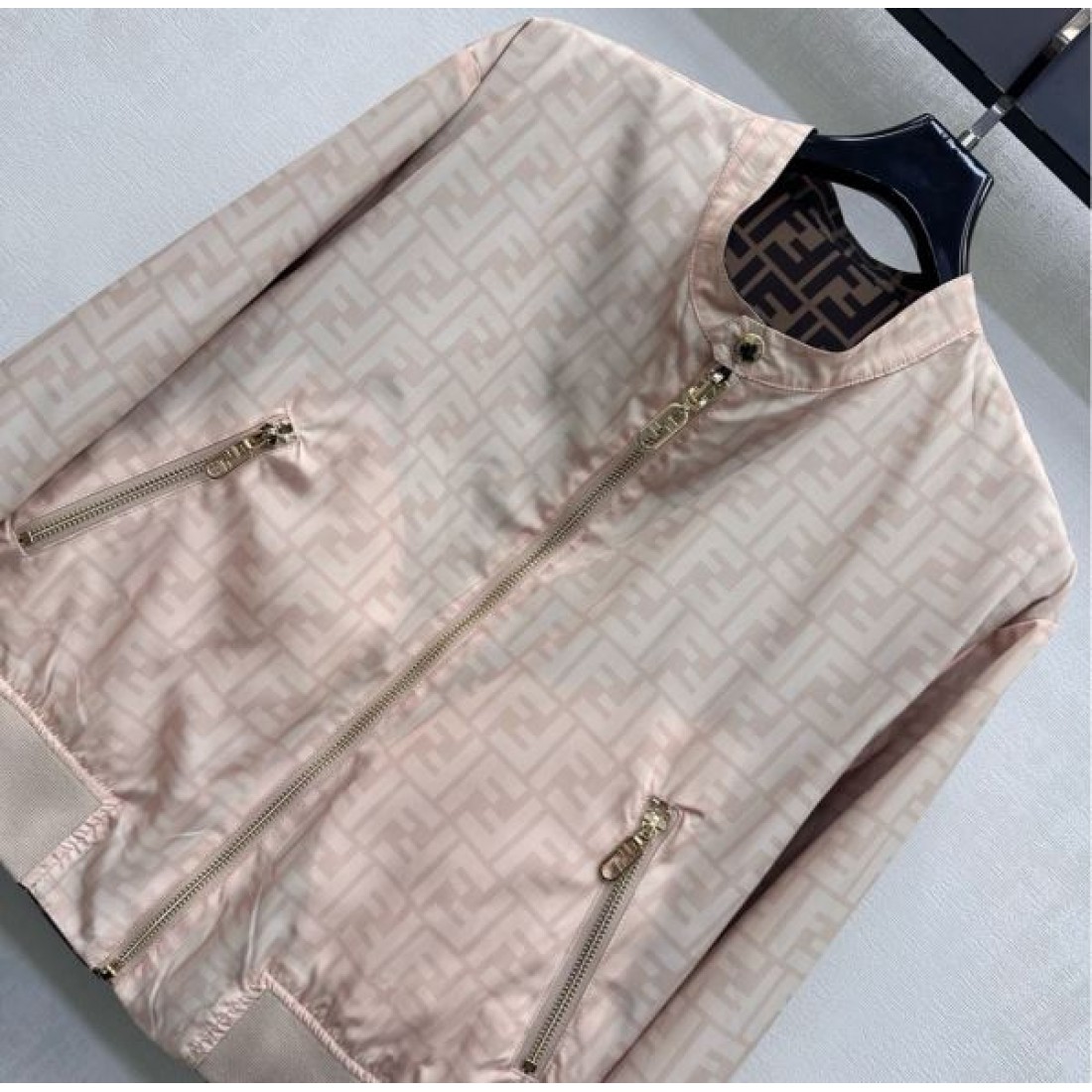 高級感 上質 FENDI フェンディ コピー ジャケット 洗練 大人っぽい