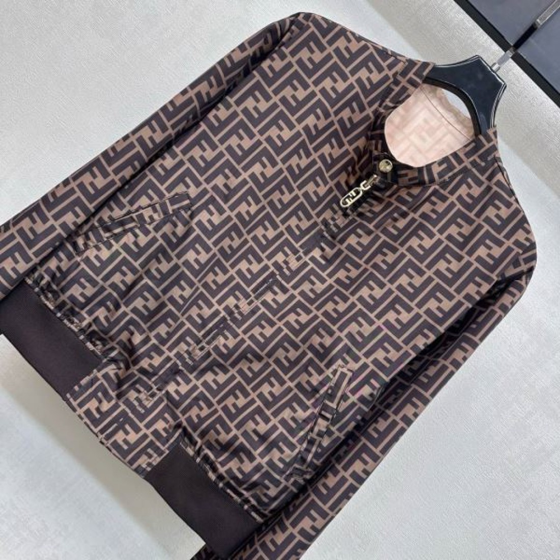 高級感 上質 FENDI フェンディ コピー ジャケット 洗練 大人っぽい