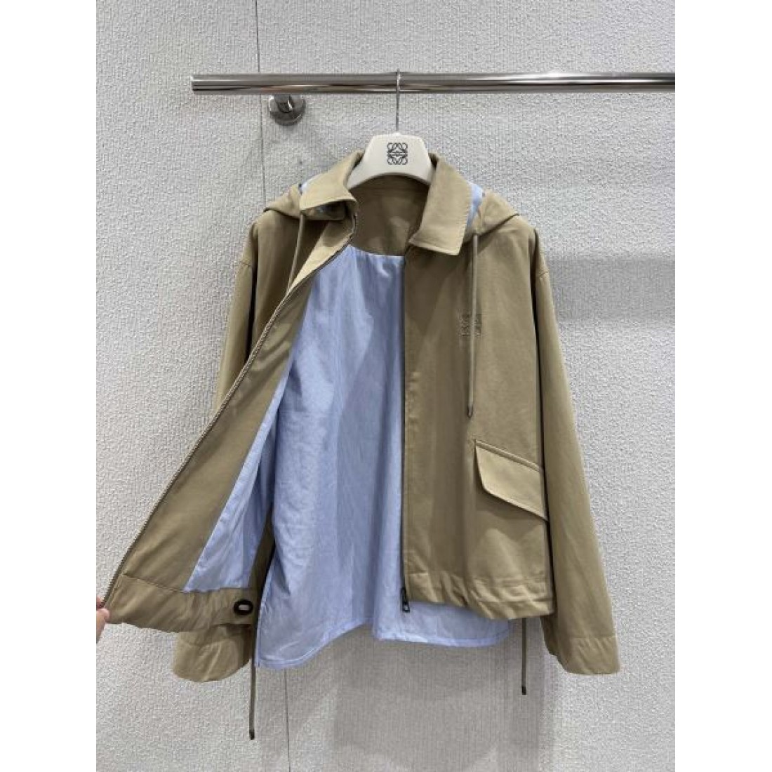 上品 シンプル LOEWE ロエベ コピー ジャケット 軽量 スタイリッシュ