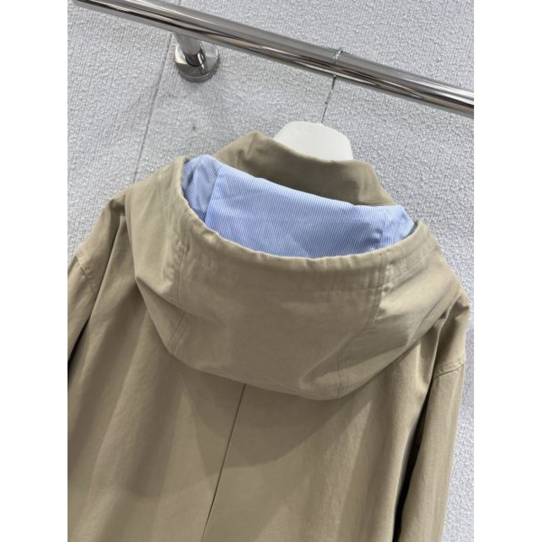 上品 シンプル LOEWE ロエベ コピー ジャケット 軽量 スタイリッシュ