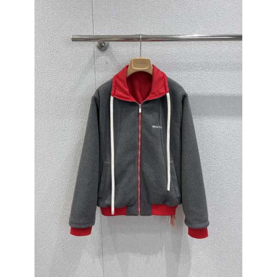 上品 フェミニン MIU MIU ミュウミュウ スーパーコピー ジャケット 洗練感