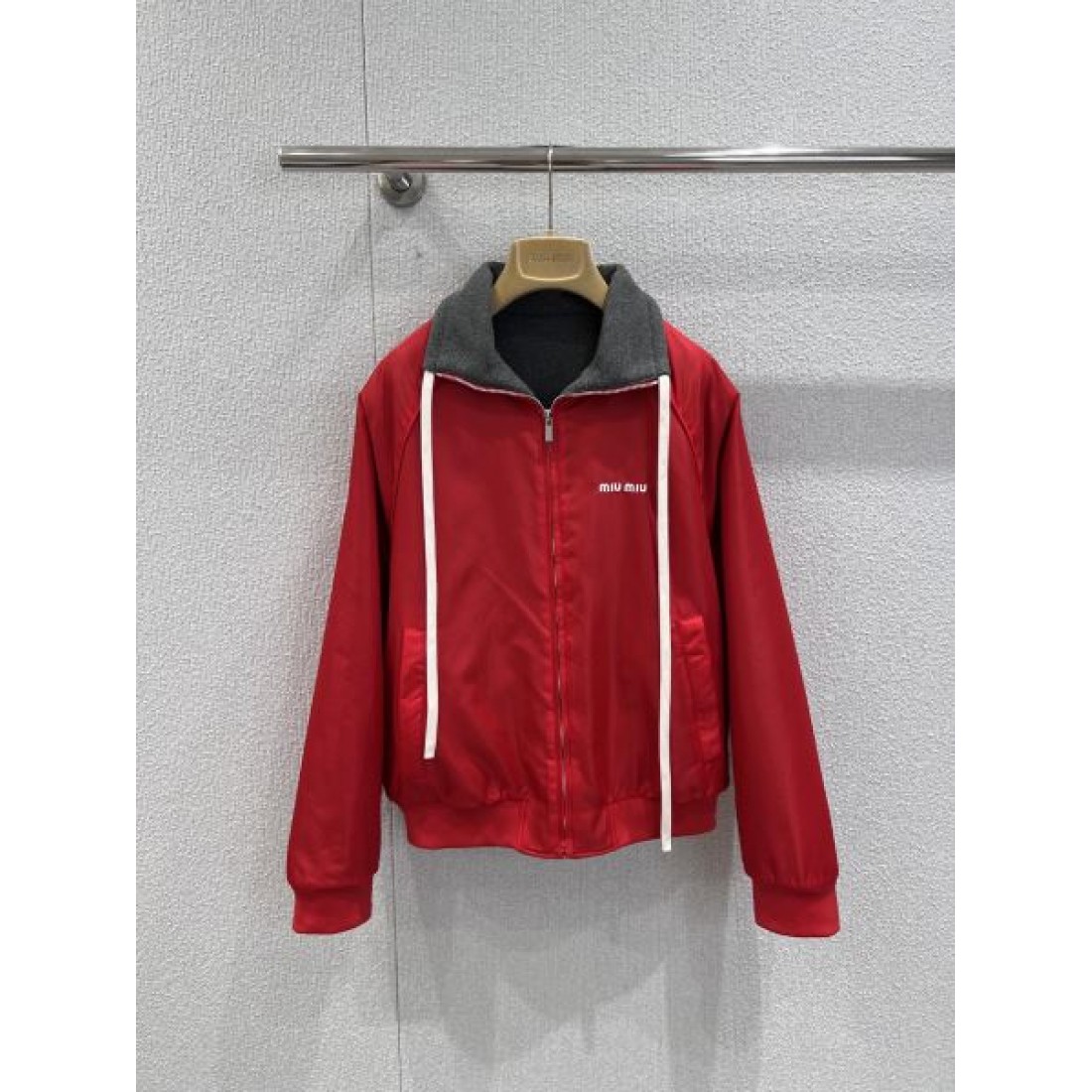 上品 フェミニン MIU MIU ミュウミュウ スーパーコピー ジャケット 洗練感