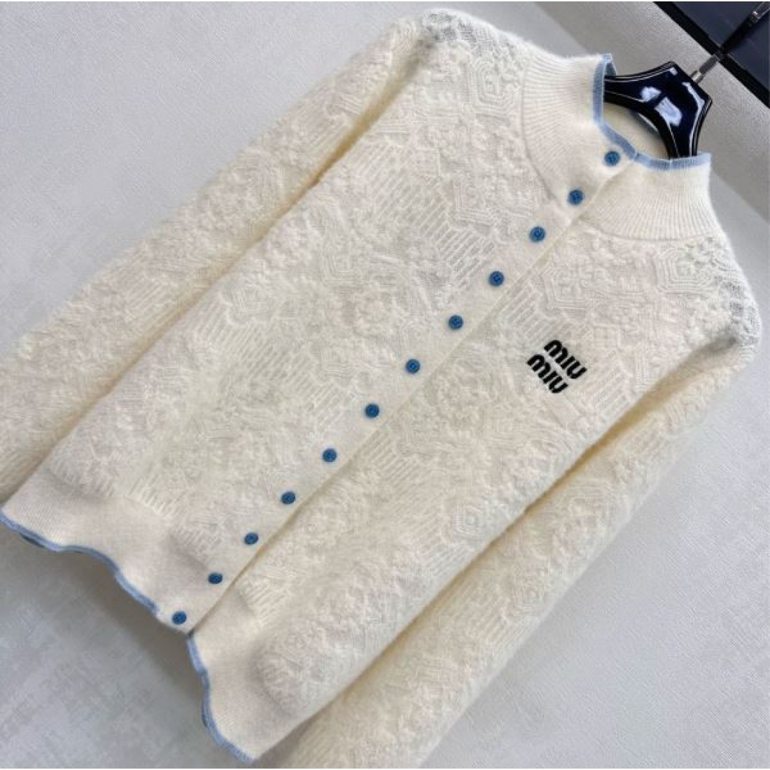  柔らか 上質 MIU MIU ミュウミュウ スーパーコピー ニットカーディガン 快適