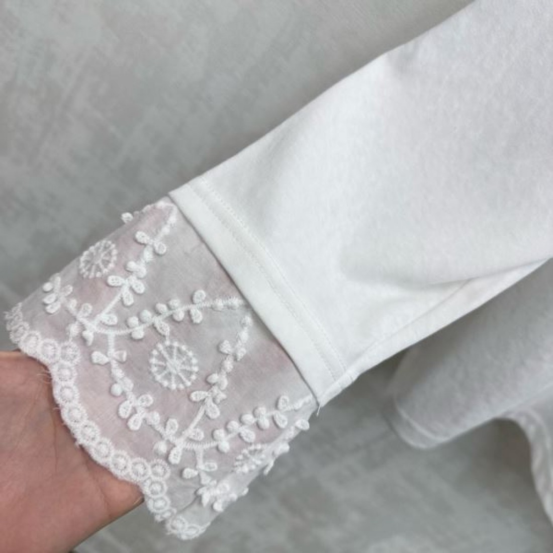 カジュアル 可愛い MIU MIU ミュウミュウ スーパーコピー スウェット 人気