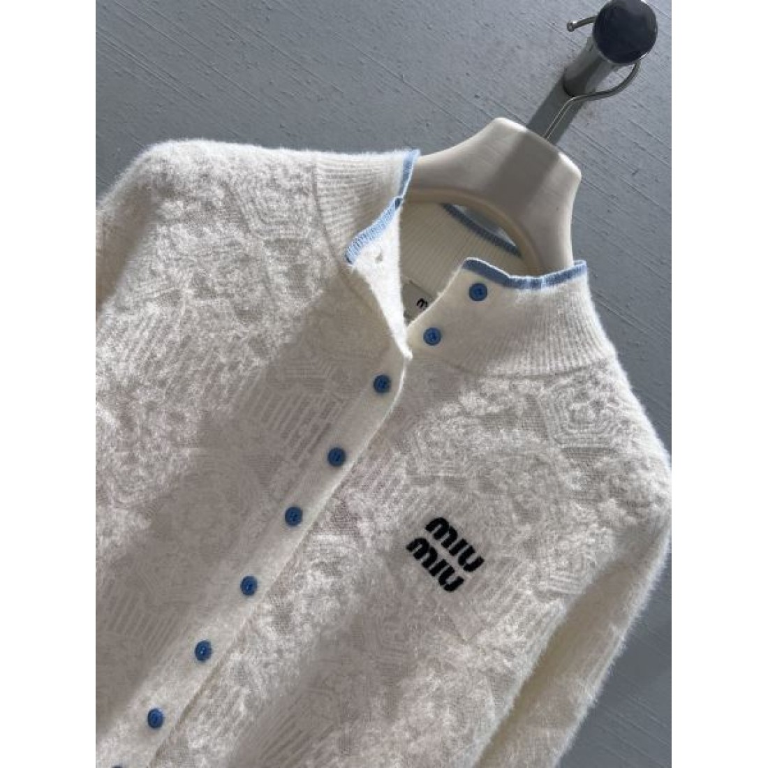 ガーリー 繊細 MIU MIU ミュウミュウ スーパーコピー ニットカーディガン 軽量