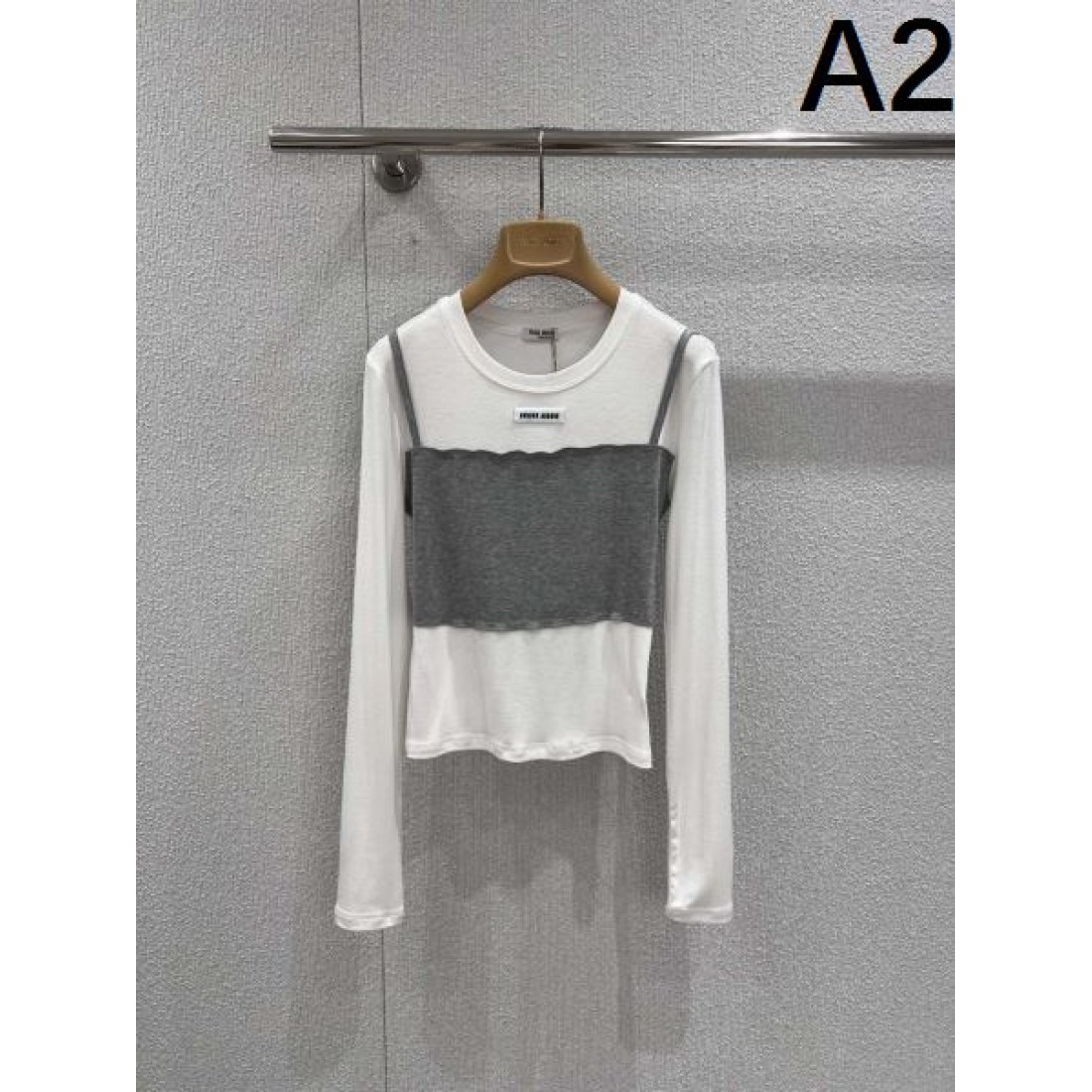 シンプル 清楚 MIU MIU ミュウミュウ スーパーコピー 長袖Tシャツ 万能