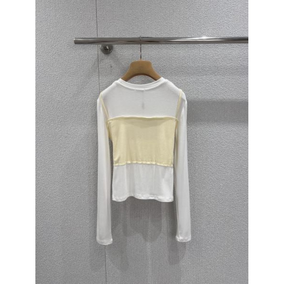 シンプル 清楚 MIU MIU ミュウミュウ スーパーコピー 長袖Tシャツ 万能