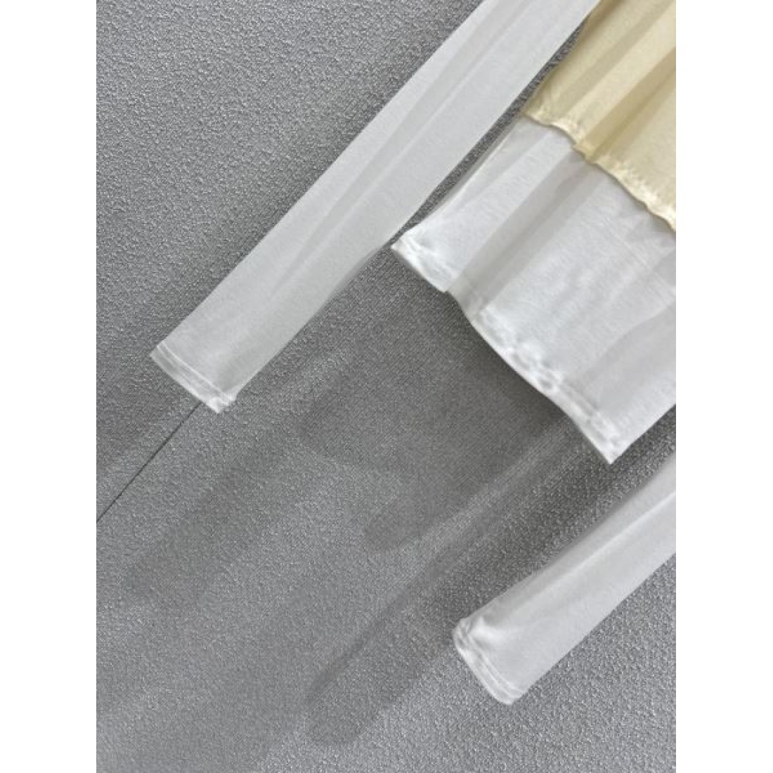 シンプル 清楚 MIU MIU ミュウミュウ スーパーコピー 長袖Tシャツ 万能