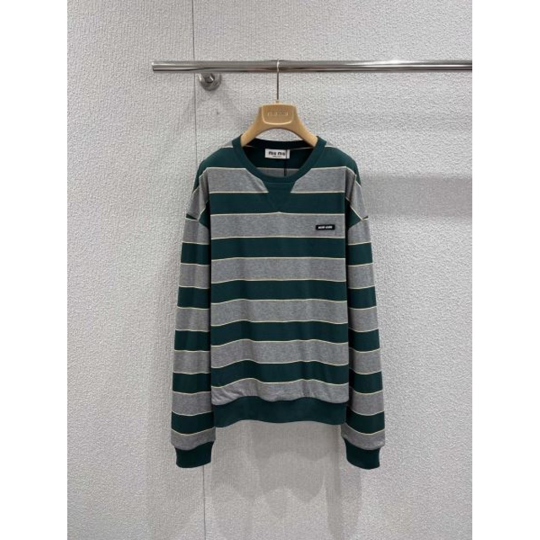 モダン 抜け感 MIU MIU ミュウミュウ スーパーコピー スウェット 定番