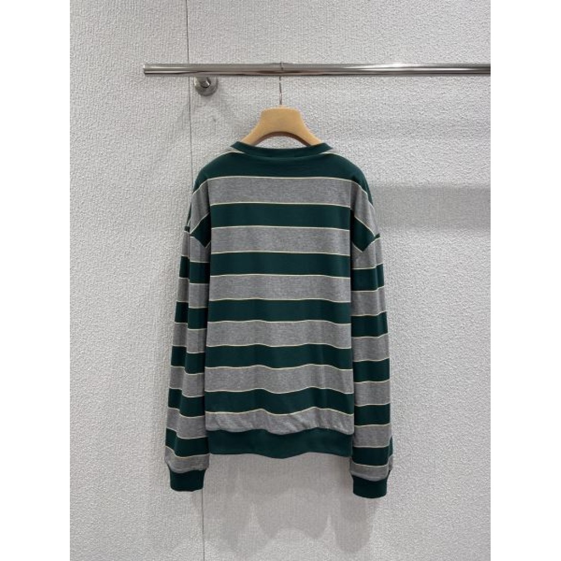 モダン 抜け感 MIU MIU ミュウミュウ スーパーコピー スウェット 定番