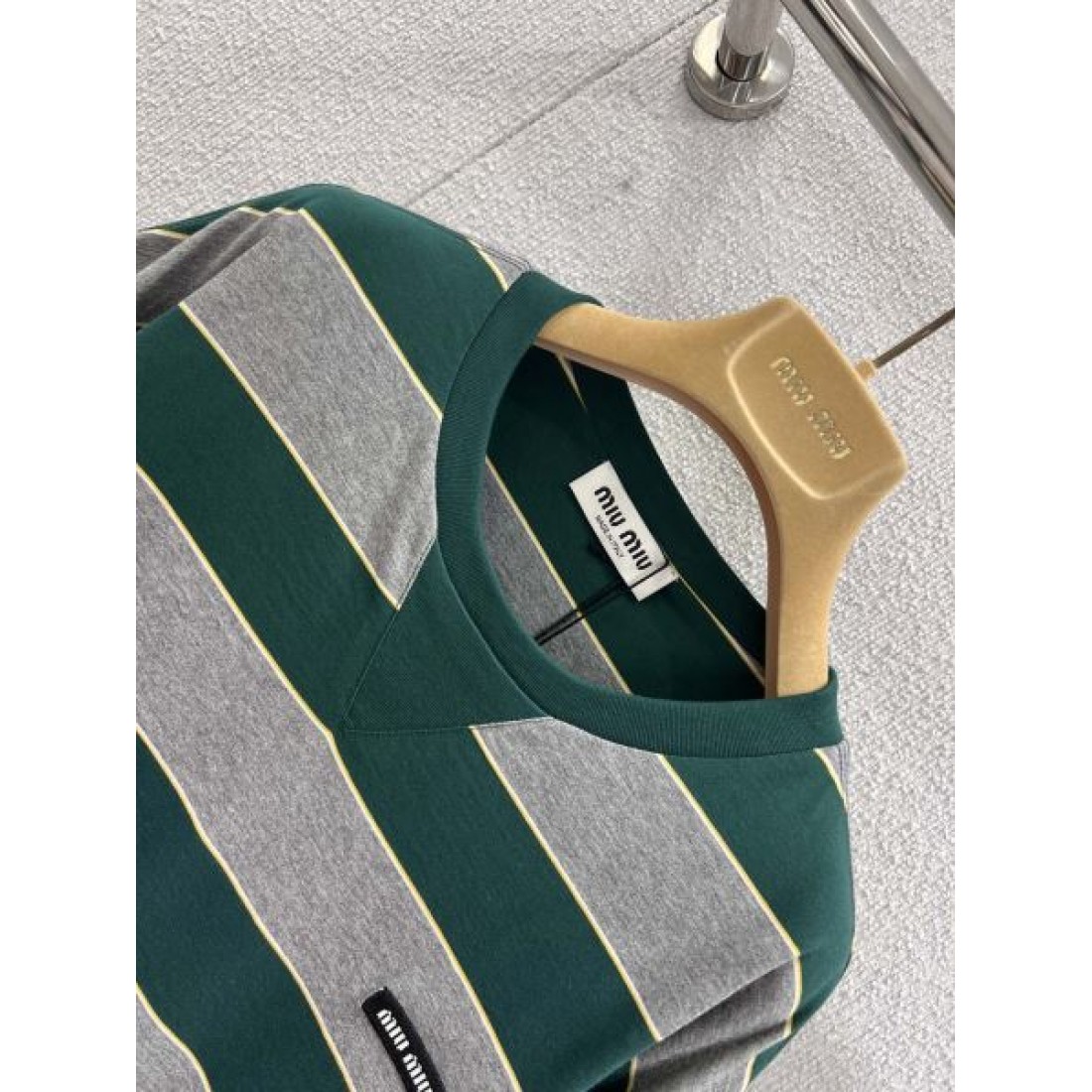 モダン 抜け感 MIU MIU ミュウミュウ スーパーコピー スウェット 定番