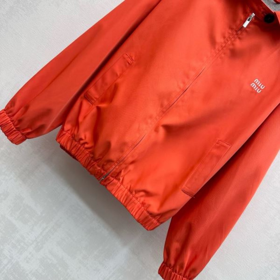 トレンド感 上質感 MIU MIU ミュウミュウ スーパーコピー ジャケット 注目