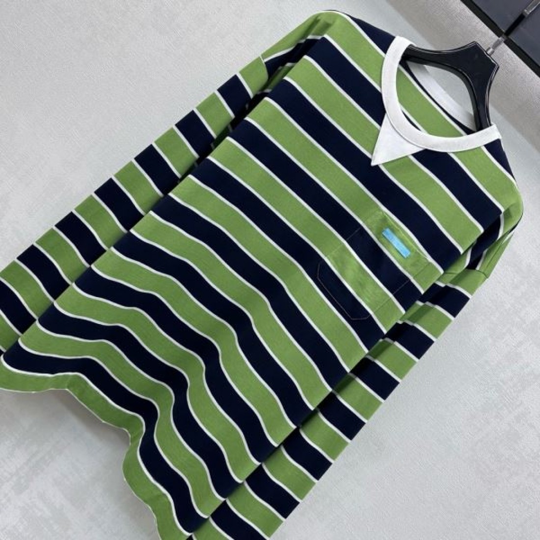 洗練 ベーシック PRADA プラダ スーパーコピー 長袖Tシャツ 実用的