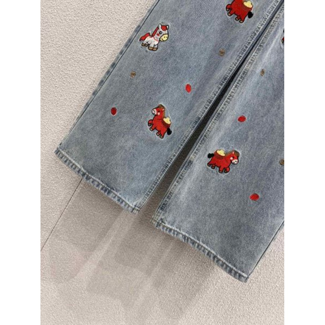 ラグジュアリー 端正 CHANEL シャネル スーパーコピー デニムパンツ 存在感