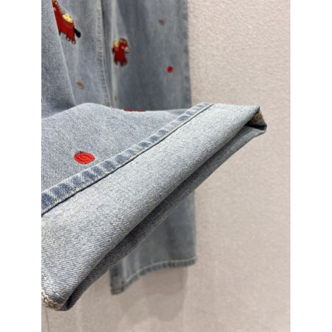 ラグジュアリー 端正 CHANEL シャネル スーパーコピー デニムパンツ 存在感