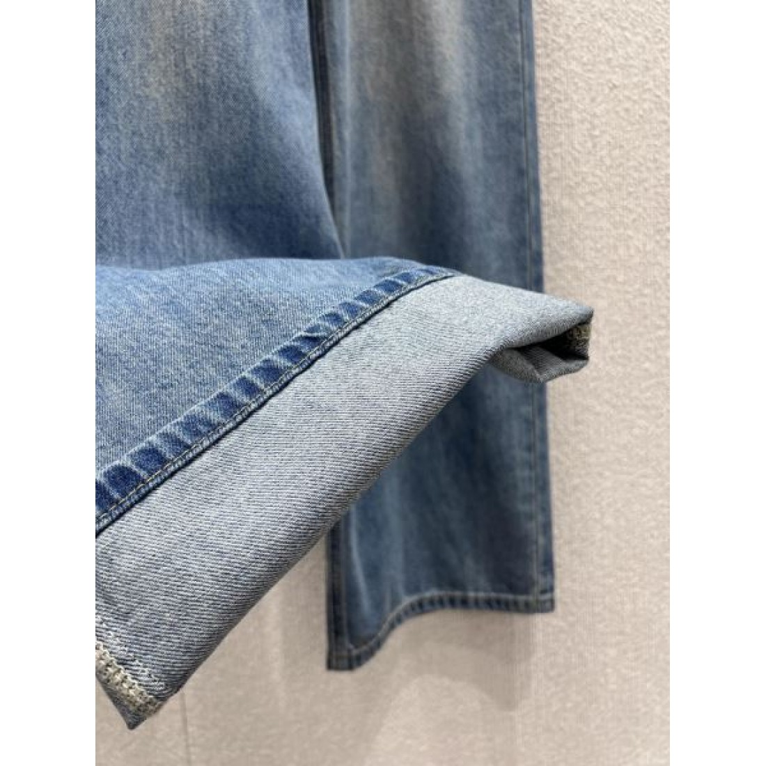  シンプル 端正 LOEWE ロエベ スーパーコピー デニムパンツ 耐久性