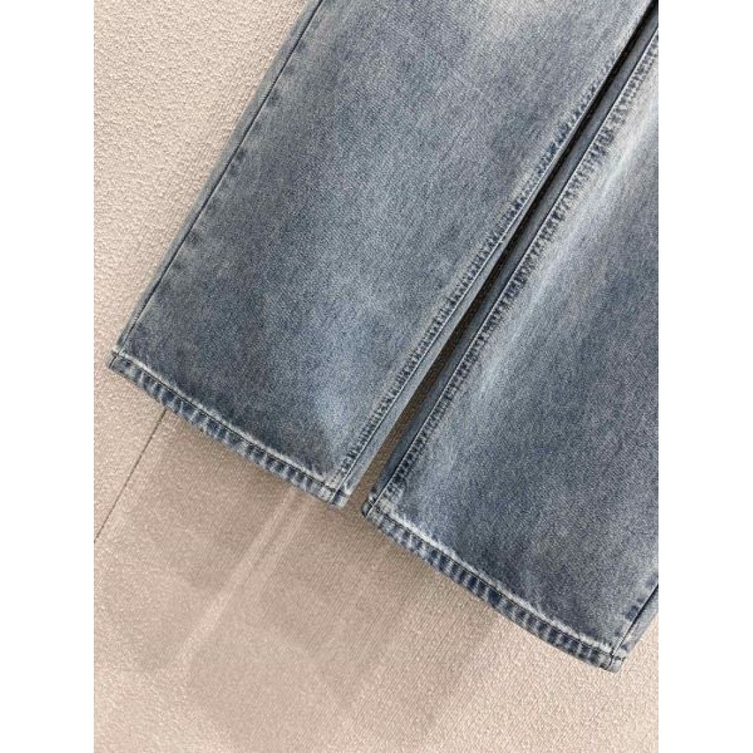 立体裁断 フィット感 LOEWE ロエベ スーパーコピー デニムパンツ 実用的