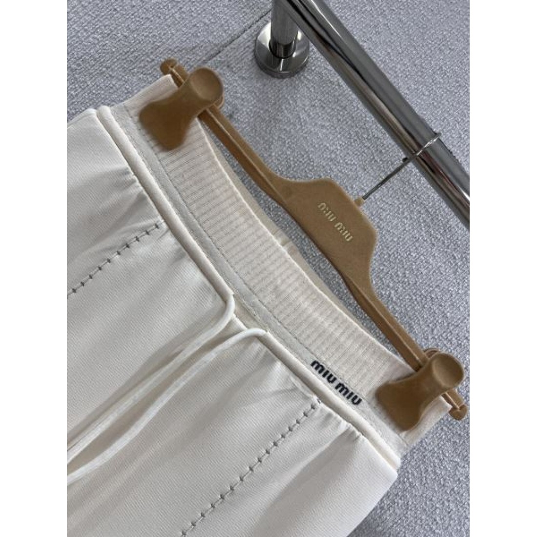 スタイリッシュ ベーシック MIU MIU ミュウミュウ スーパーコピー パンツ 快適 上級感