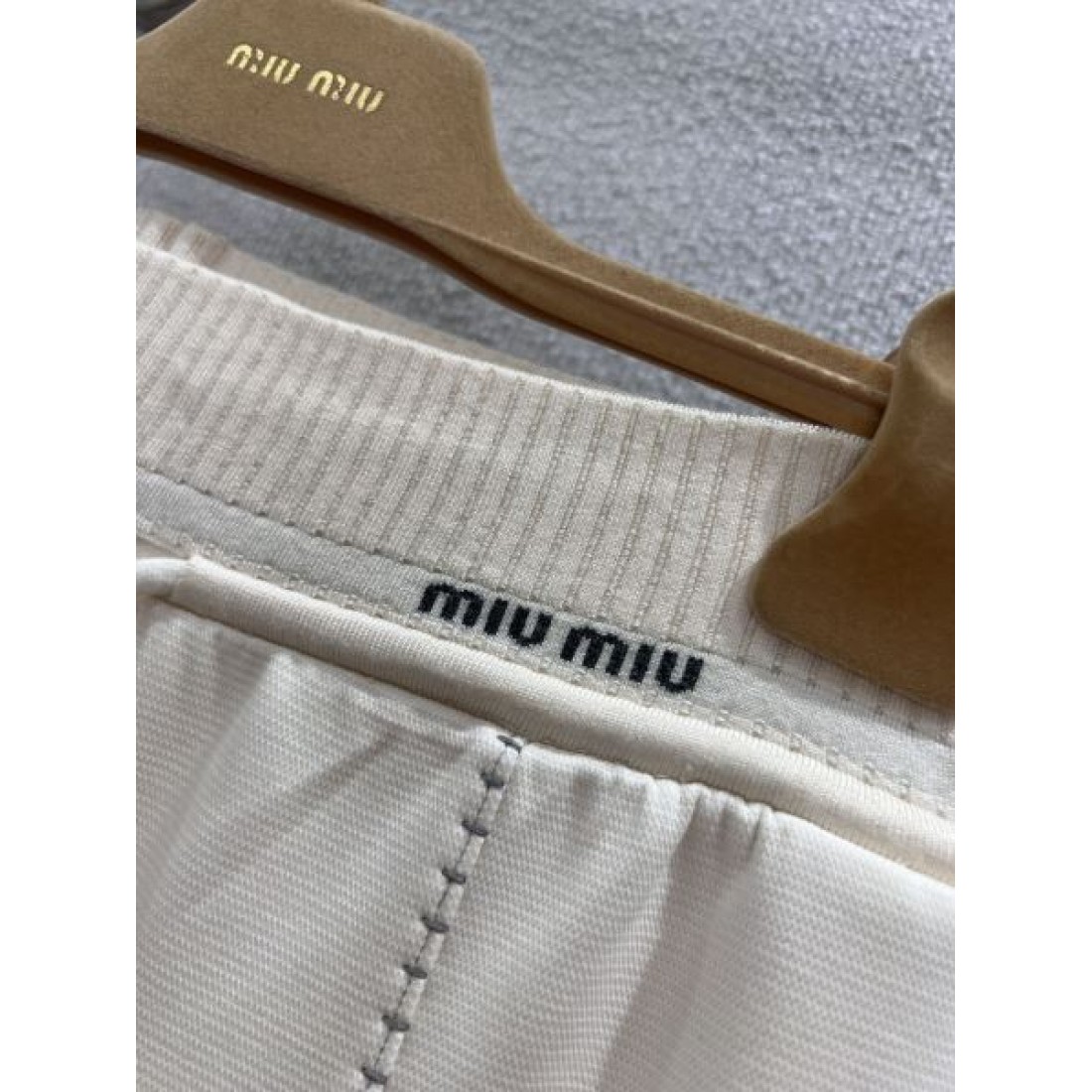 スタイリッシュ ベーシック MIU MIU ミュウミュウ スーパーコピー パンツ 快適 上級感