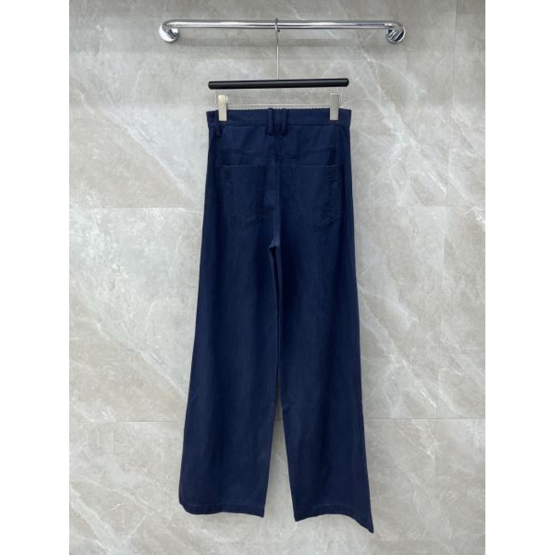 トレンド感 きれいめ MIU MIU ミュウミュウ スーパーコピー パンツ 美脚 上品見え