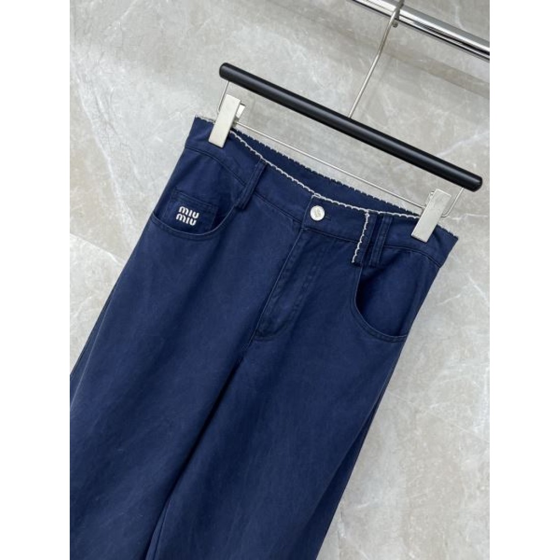 トレンド感 きれいめ MIU MIU ミュウミュウ スーパーコピー パンツ 美脚 上品見え