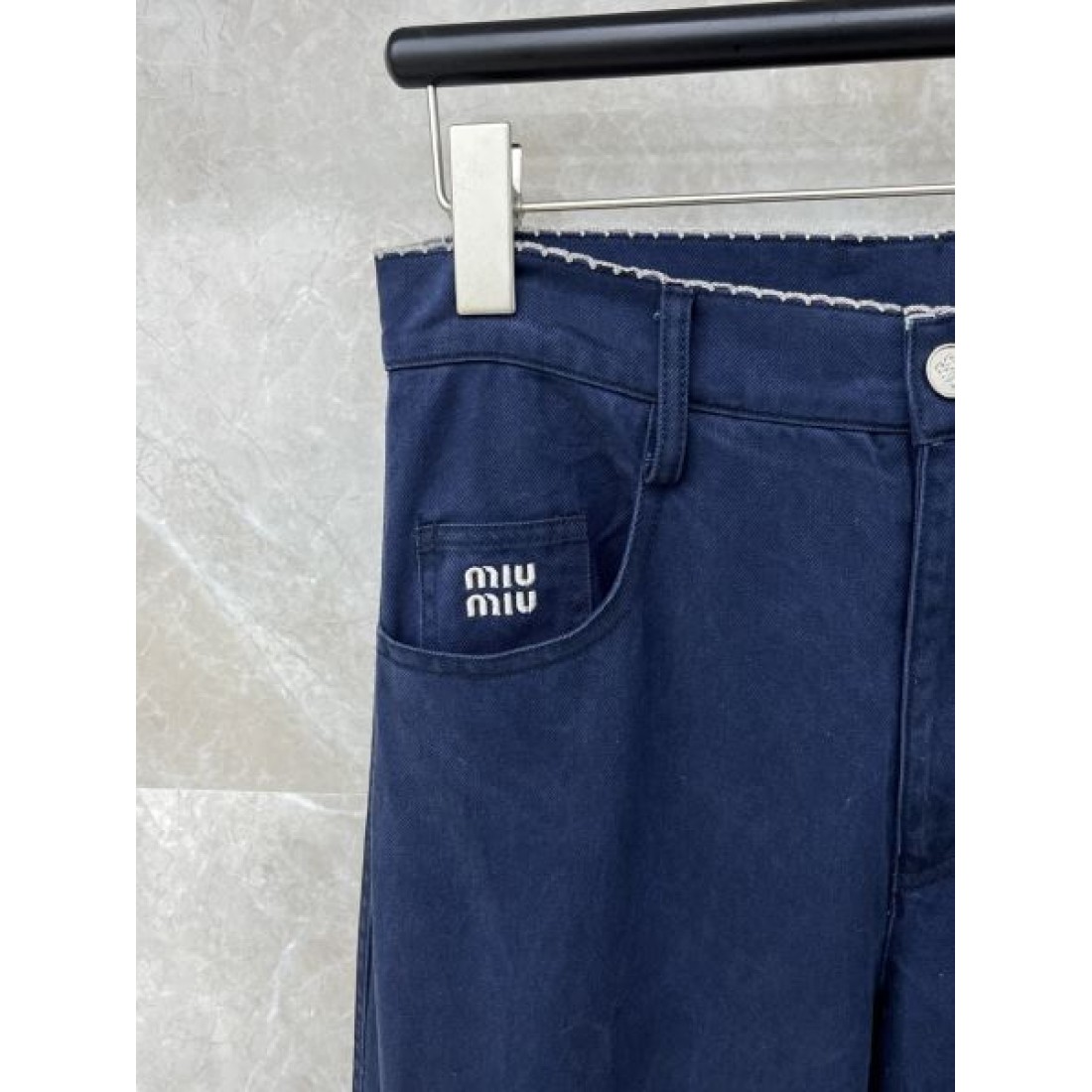 トレンド感 きれいめ MIU MIU ミュウミュウ スーパーコピー パンツ 美脚 上品見え