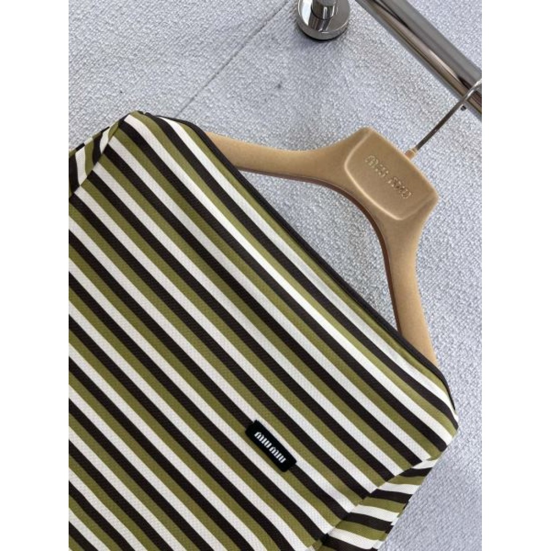 モダン 上質 MIU MIU ミュウミュウ スーパーコピー セットアップ 洗練 フェミニン