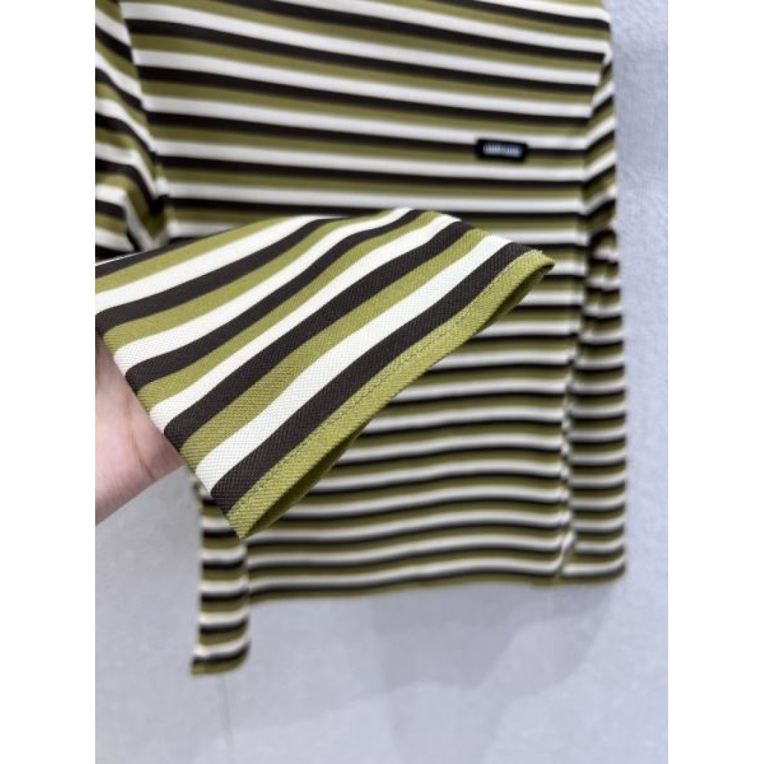 モダン 上質 MIU MIU ミュウミュウ スーパーコピー セットアップ 洗練 フェミニン