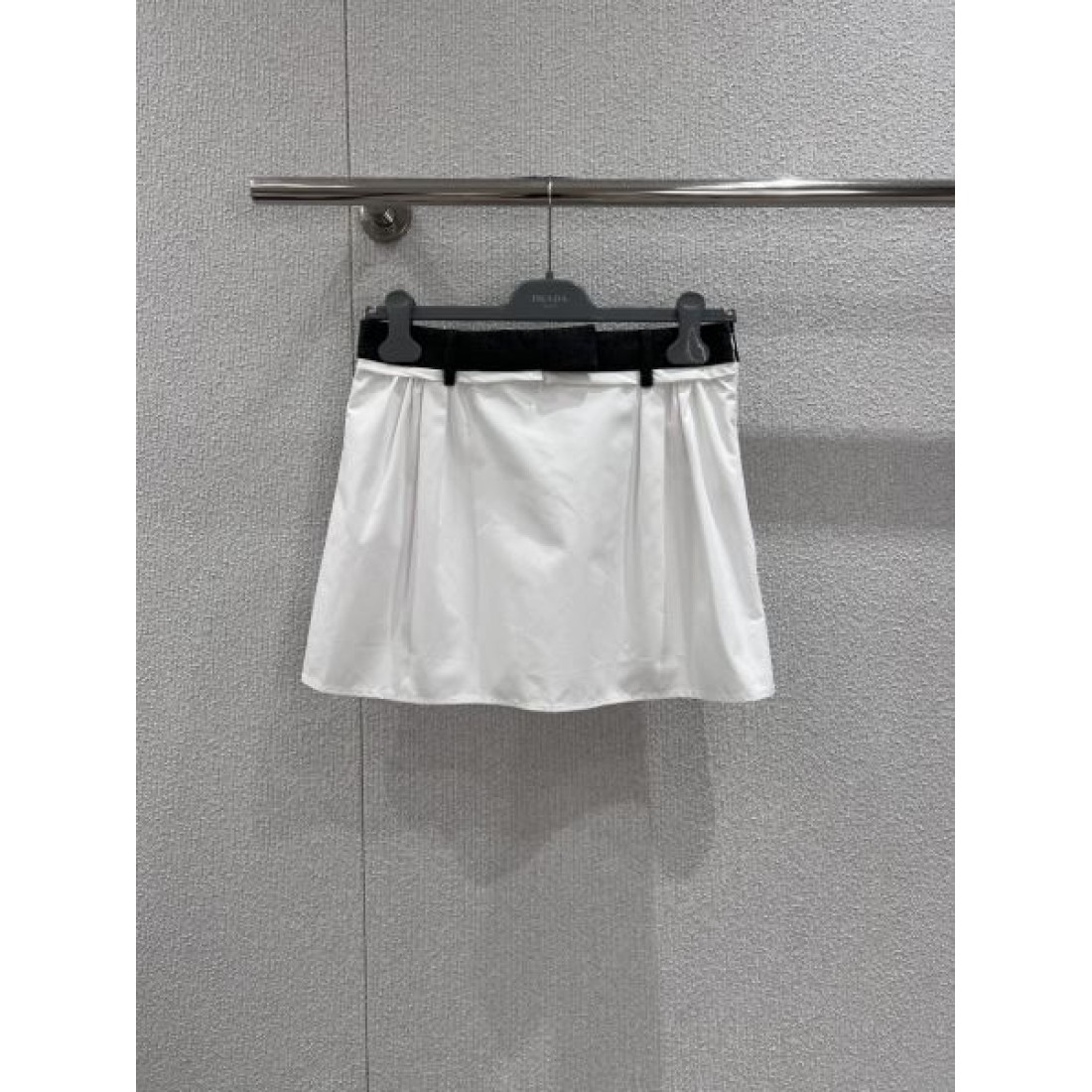 シンプル 上質 PRADA プラダ スーパーコピー スカート 洗練 モダン