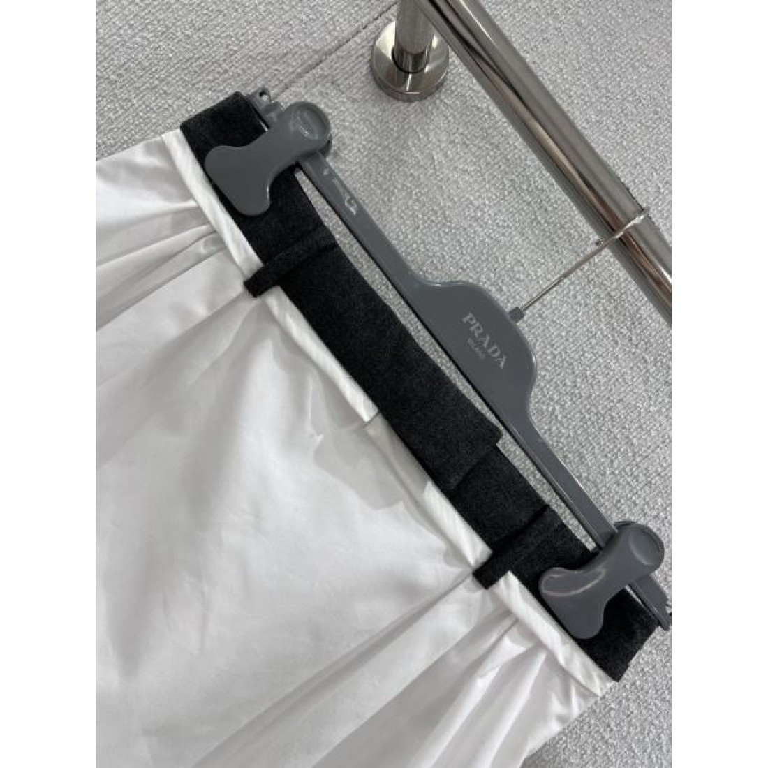 シンプル 上質 PRADA プラダ スーパーコピー スカート 洗練 モダン