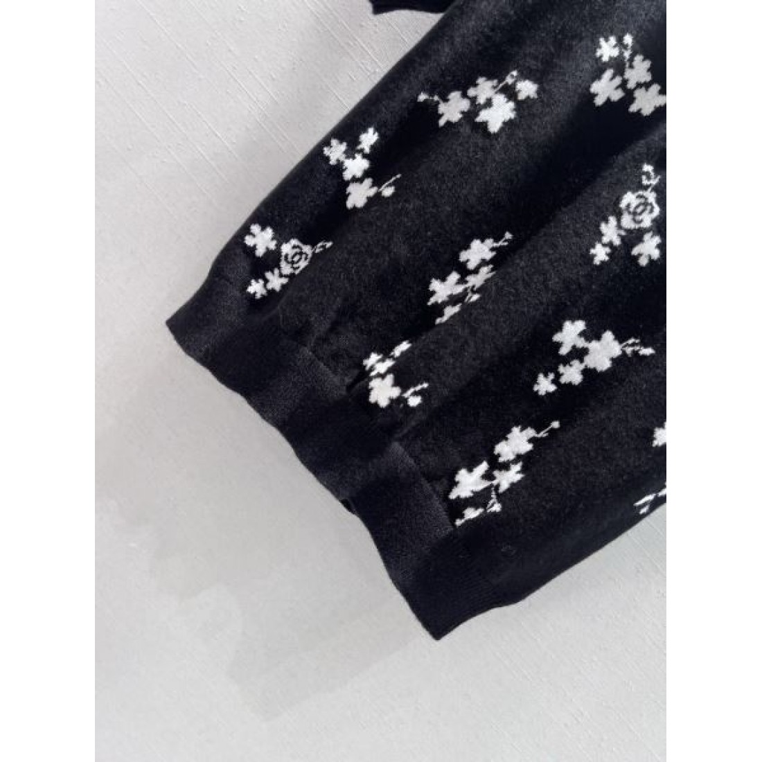 フェミニン 高級感 CHANEL シャネル コピー 半袖ニット エレガント 上質