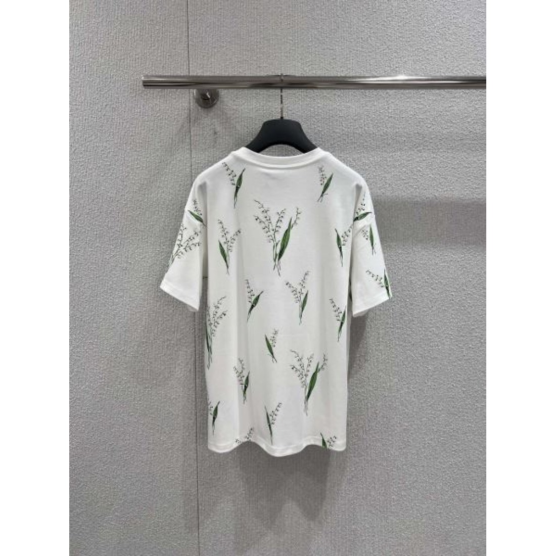 フェミニン 洗練デザイン DIOR ディオール コピー 半袖Tシャツ 女性らしい 安定人気