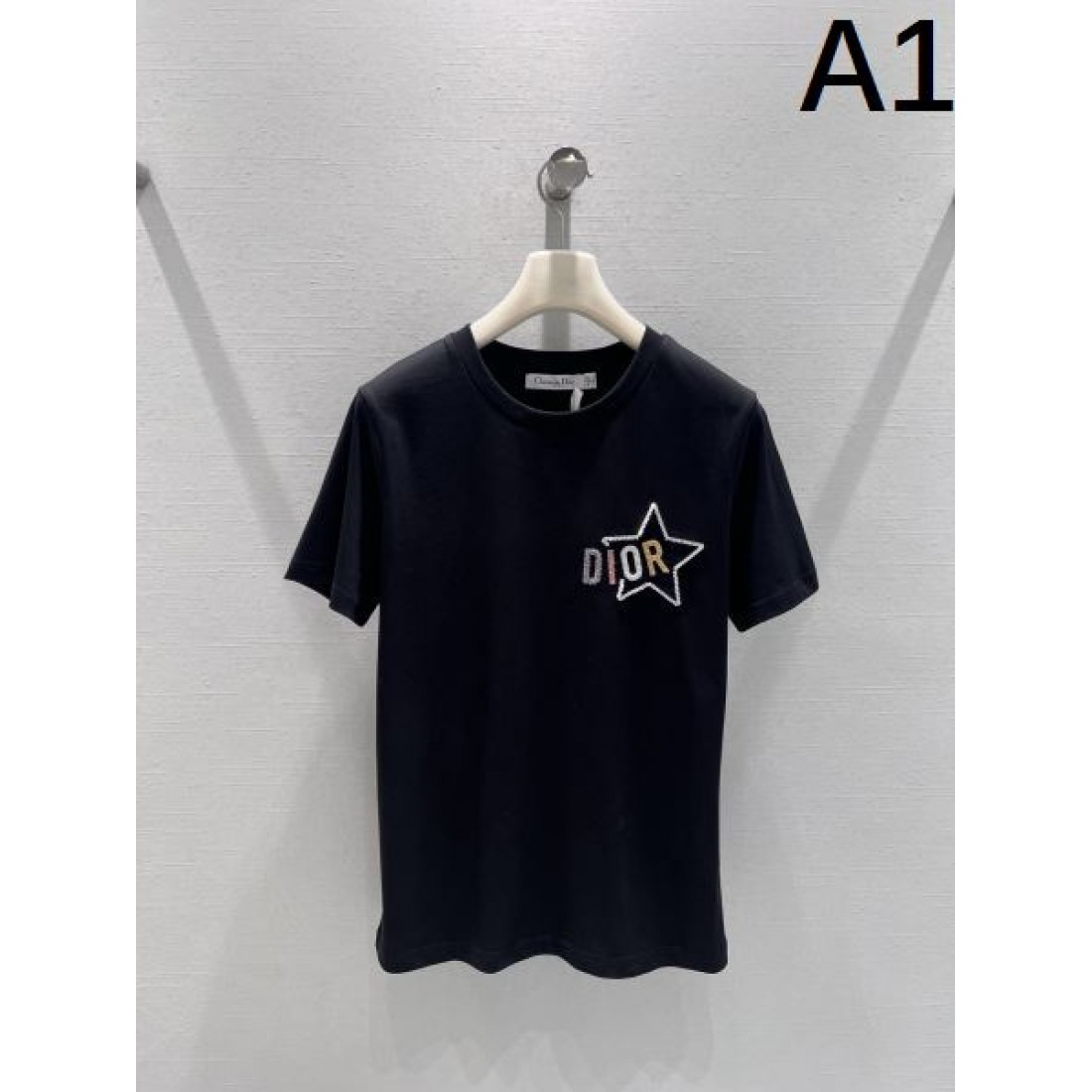 エレガント 清潔感 DIOR ディオール コピー 半袖Tシャツ 上品仕立て 長く愛用