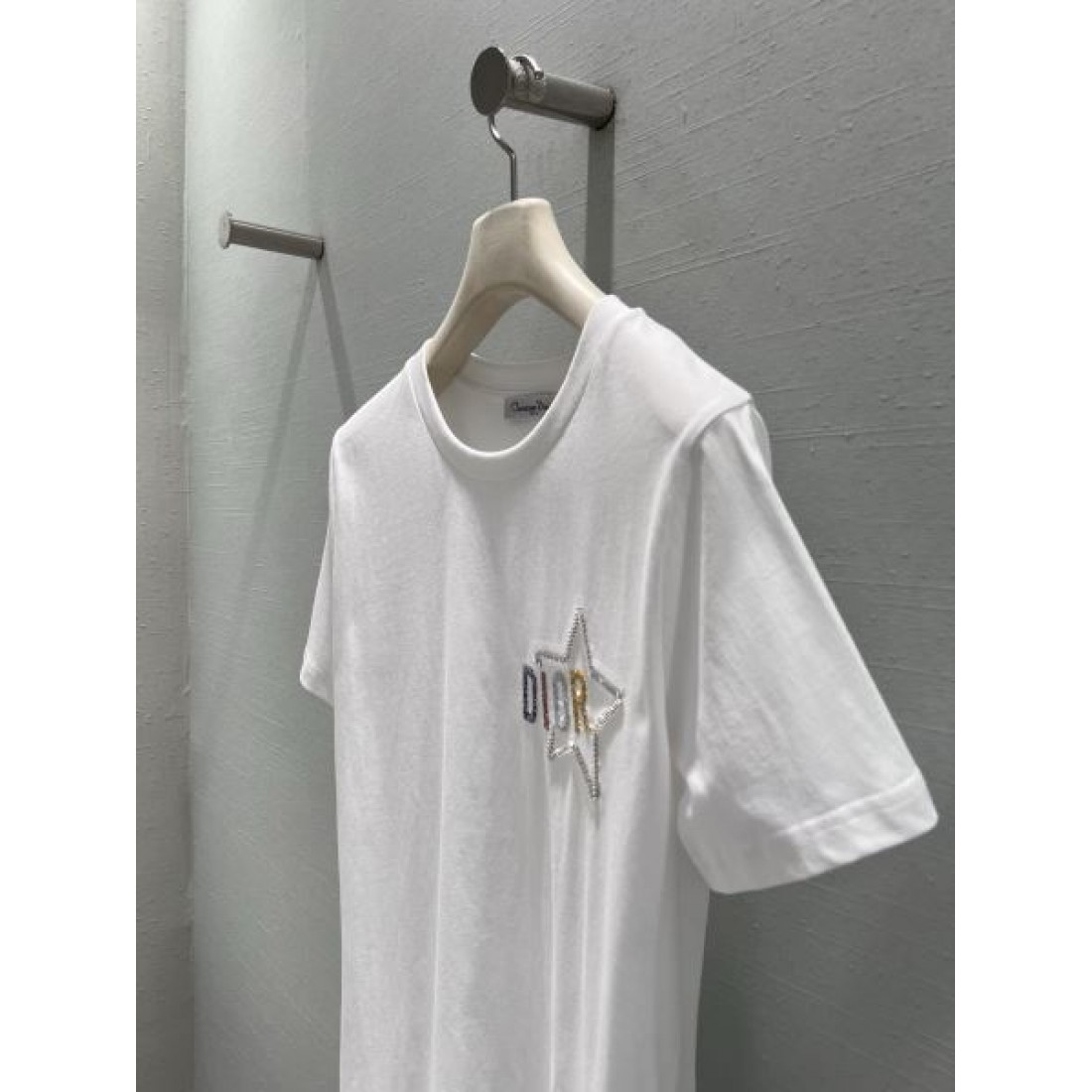 エレガント 清潔感 DIOR ディオール コピー 半袖Tシャツ 上品仕立て 長く愛用