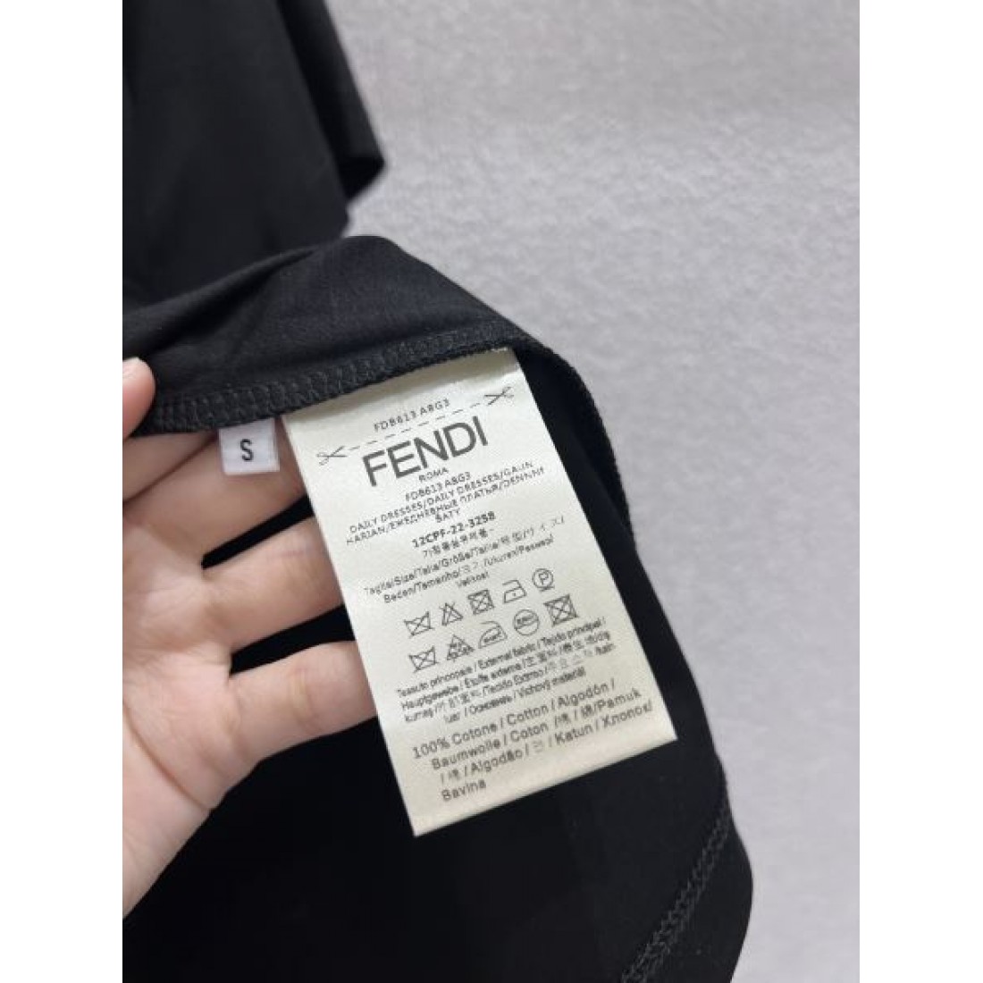 華やか 軽やか FENDI フェンディ コピー 半袖Tシャツ 上質素材 美シルエット