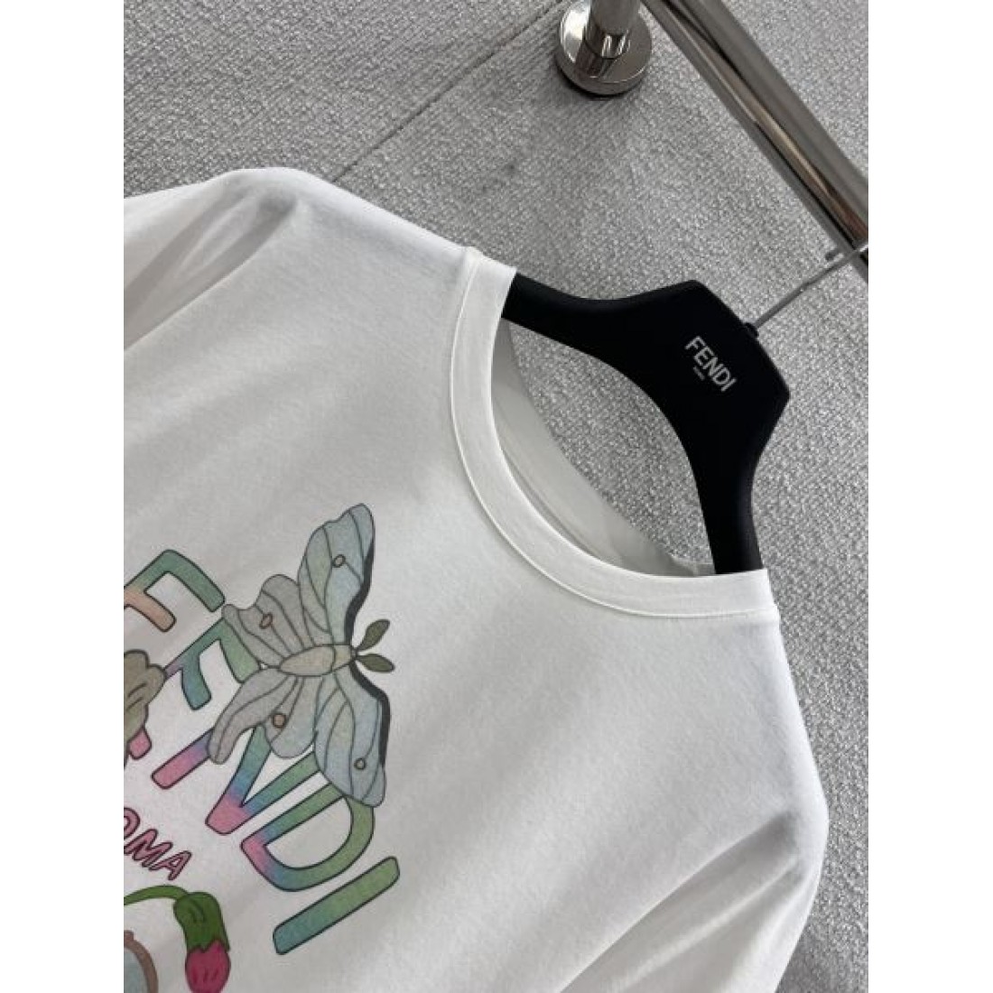  個性派 トレンド感 FENDI フェンディ コピー 半袖Tシャツ デザイン映え ブランド力抜群